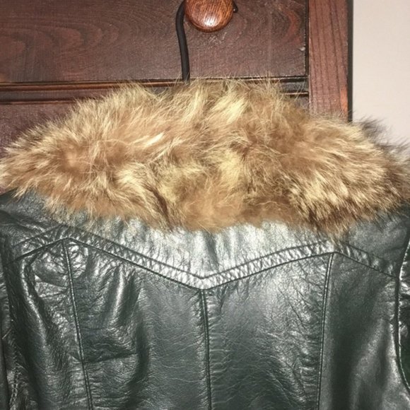 Vintage Leather Jacket with Fur Collar - Picture 9 of 16